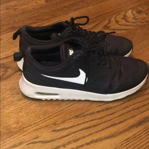 Nike air max’s thea’s in black